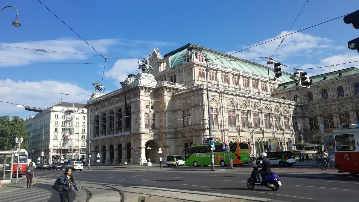 Vienna State Opera, street view