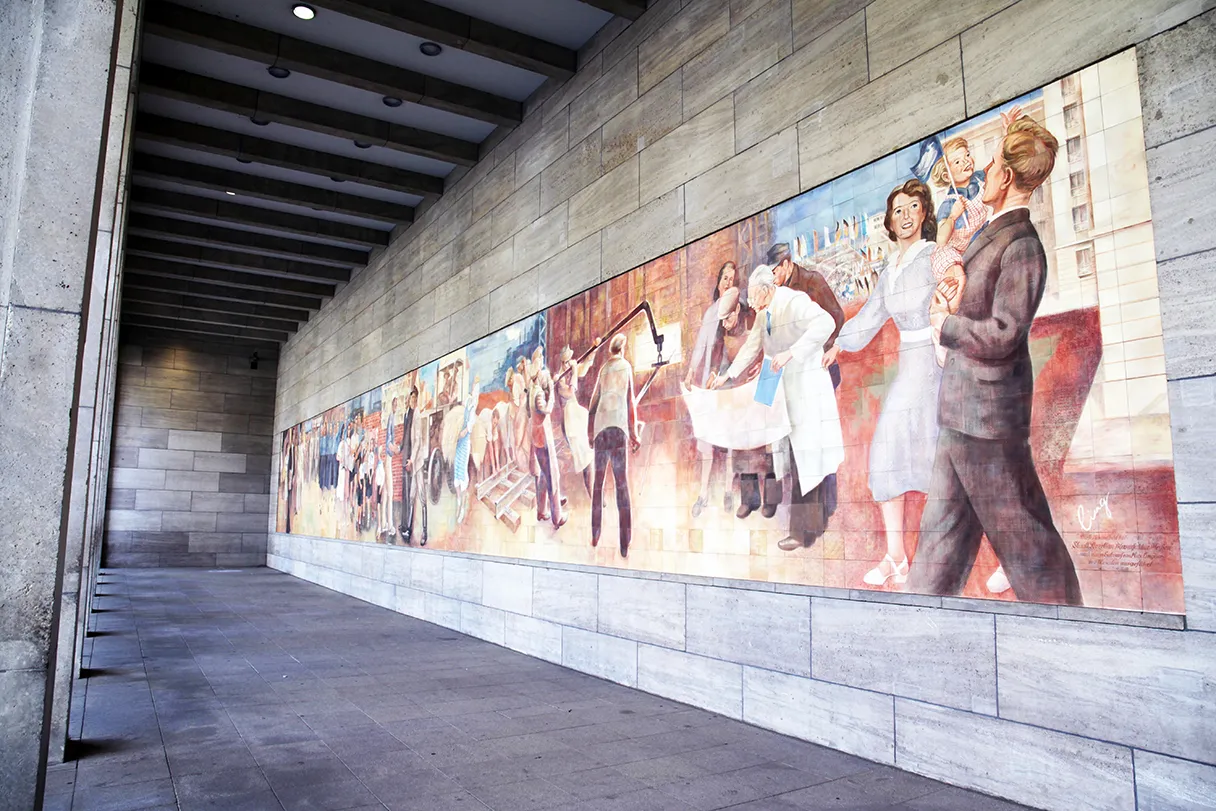 Original Berlin walks, June 17 Memorial, large mural