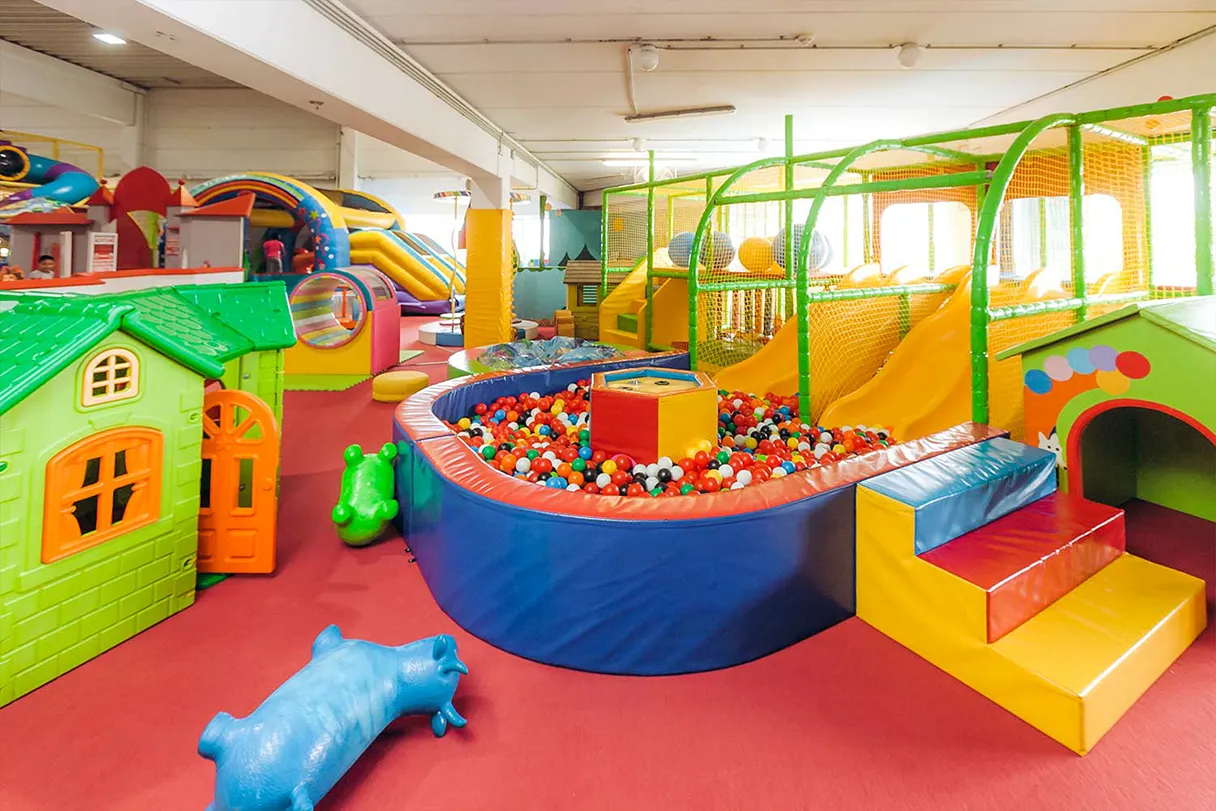 Family Fun, Indoor Playground, Ball Pool, Slides, Play Area