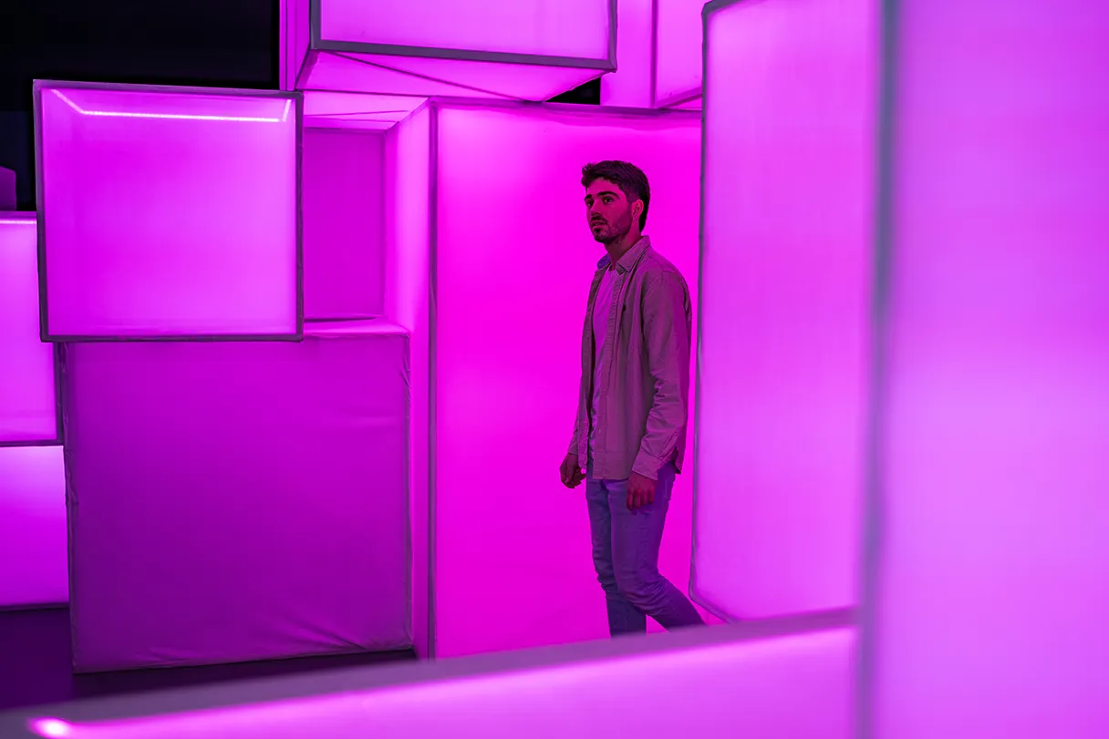 IKONO Berlin, man running through pink glowing squares