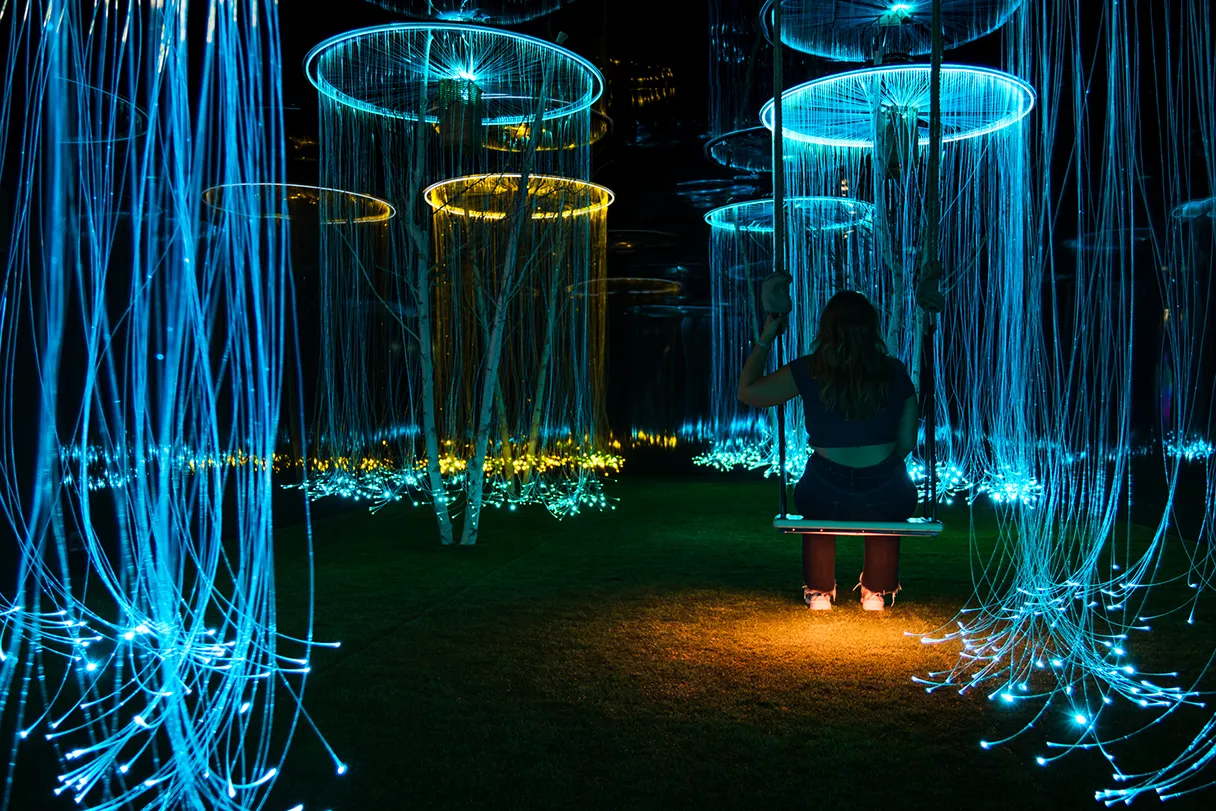 IKONO Berlin, Japanese garden with swings that are light up