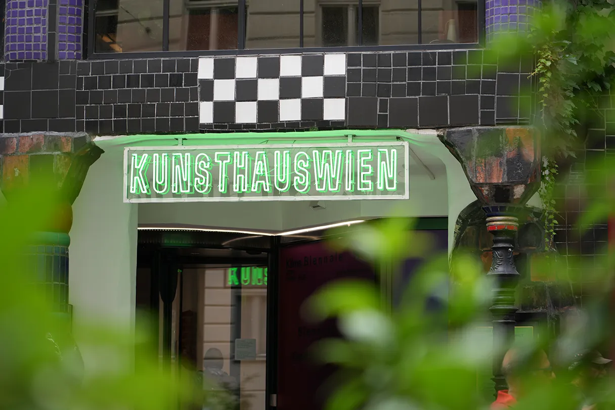 KunstHausWien Museum Hundertwasser, Eingangsbereich, Neonschrift, Kunsthauswien