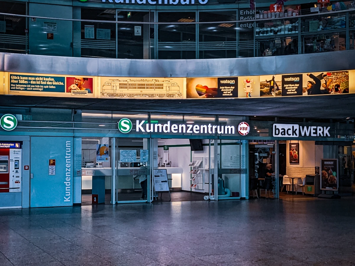 Ostbahnhof Berlin, S-Bahn Kundenzentrum, Eingangsbereich
